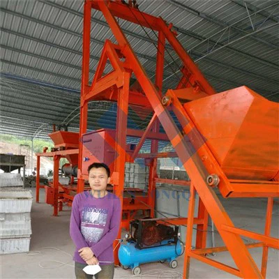 Machine de production de gouttières de drainage en U-canal